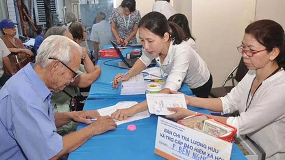 Tăng giờ làm thêm tối đa và tăng tuổi nghỉ hưu theo lộ trình ảnh 1