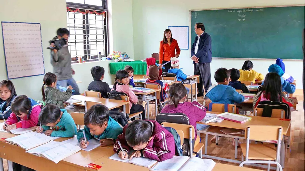 “Cõng chữ” lên Khe Chữ ảnh 1