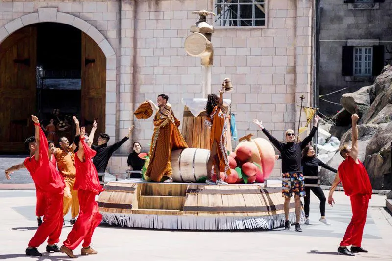 Bật mí khoảnh khắc ấn tượng trước show nghệ thuật "Vũ hội Ánh dương" ảnh 3