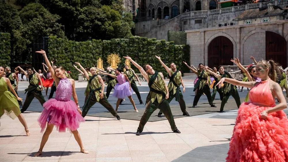 Bật mí khoảnh khắc ấn tượng trước show nghệ thuật "Vũ hội Ánh dương" ảnh 6