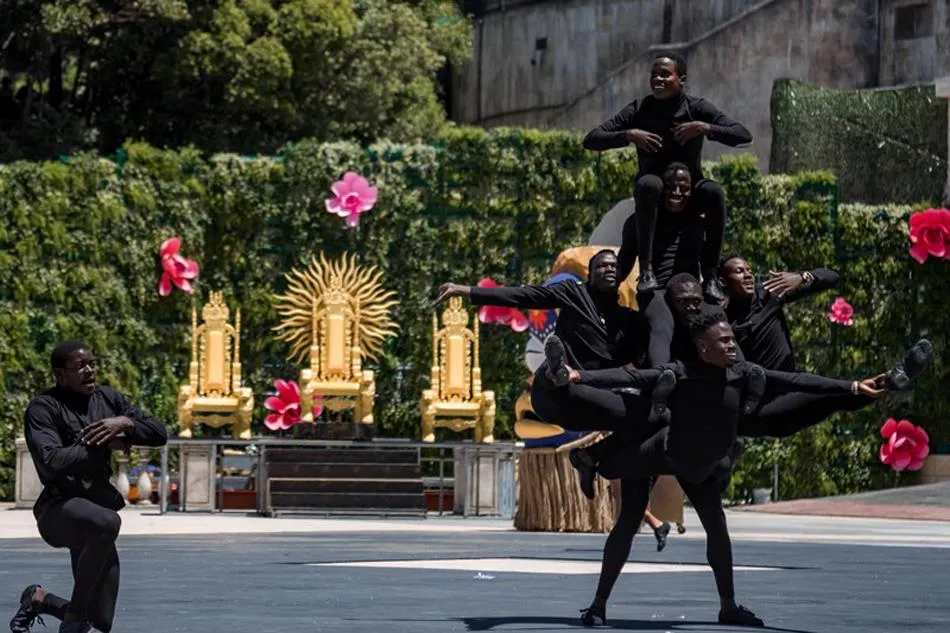 Bật mí khoảnh khắc ấn tượng trước show nghệ thuật "Vũ hội Ánh dương" ảnh 7