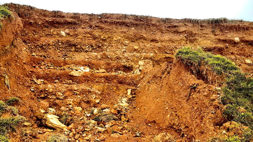 Kênh thủy lợi ngàn tỷ vừa sử dụng đã sạt lở ảnh 1