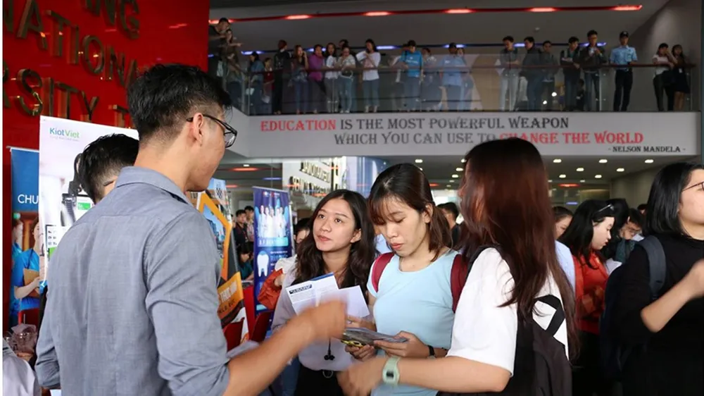 Hơn 1.000 sinh viên tham gia Ngày hội việc làm và Kết nối doanh nghiệp  ảnh 1