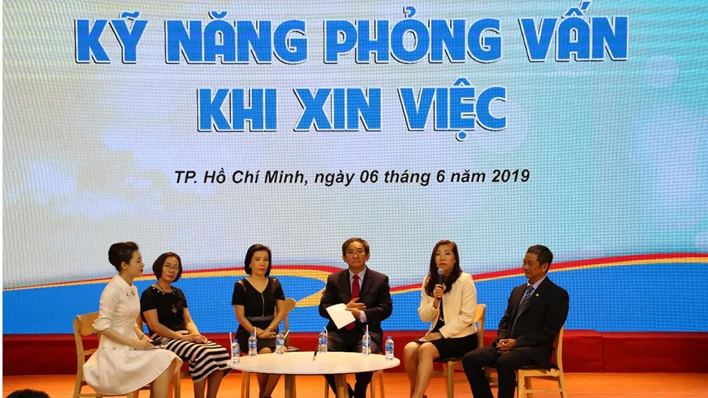 Hơn 1.000 sinh viên tham gia Ngày hội việc làm và Kết nối doanh nghiệp  ảnh 2