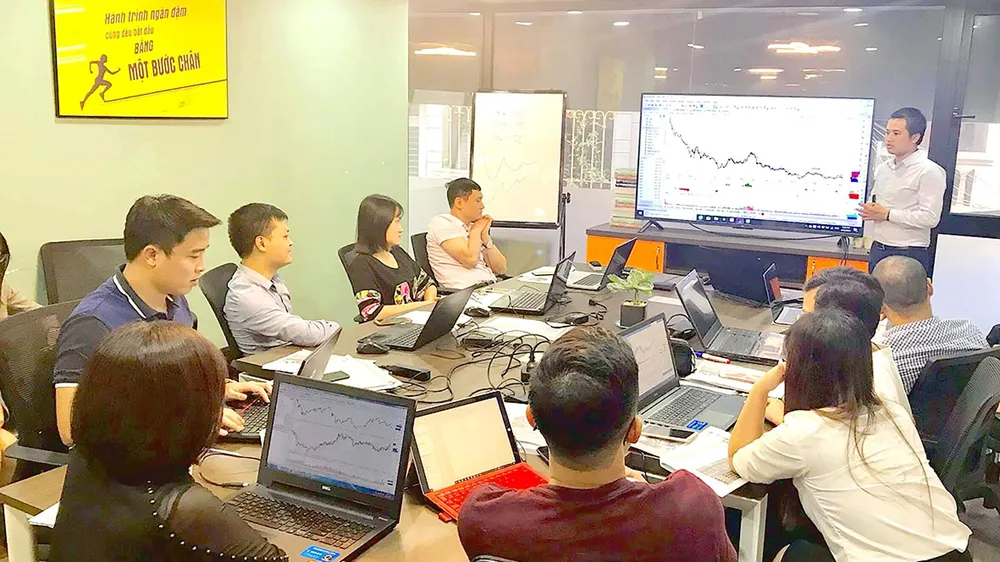 Nhiều bạn trẻ quan tâm và tìm hiểu về các quỹ đầu tư tài chính  để tạo thêm nguồn thu cho bản thân