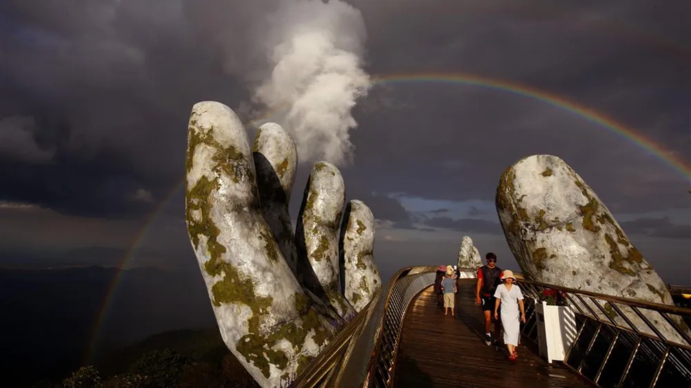 Cầu Vàng đẹp “lịm tim” trong hoàng hôn và bình minh ảnh 2