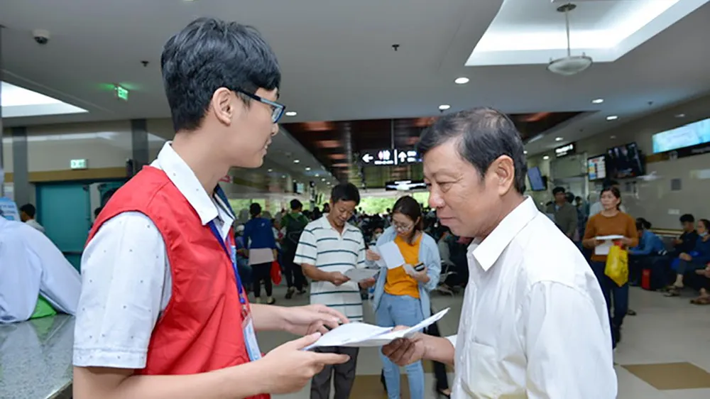 Hướng dẫn người dân khám chữa bệnh  tại Đại học Y Dược TPHCM