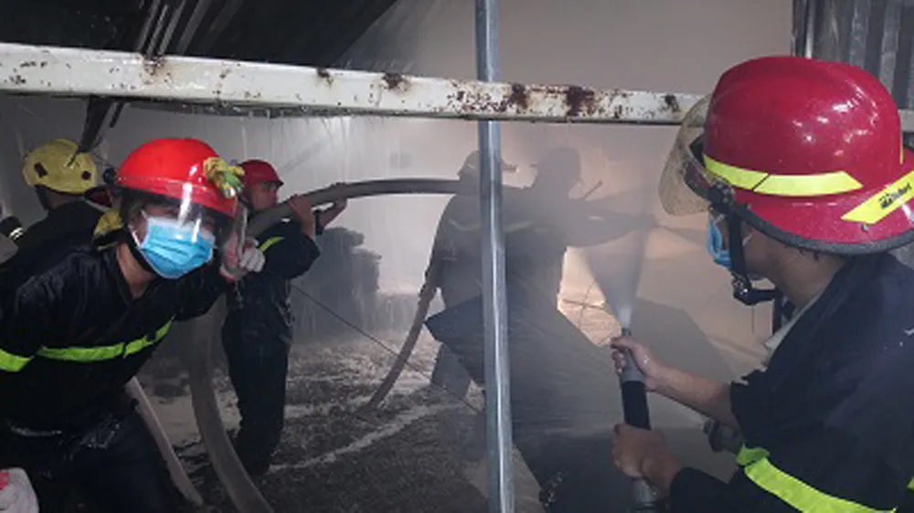 Người lính trên mặt trận không tiếng súng ảnh 2