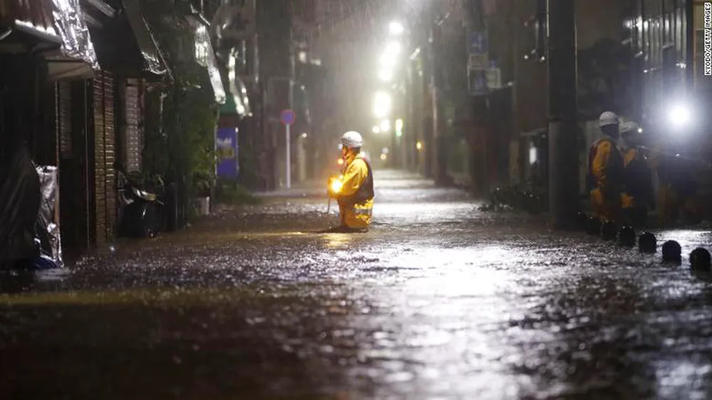 Nhật Bản tan hoang sau siêu bão Hagibis ảnh 5