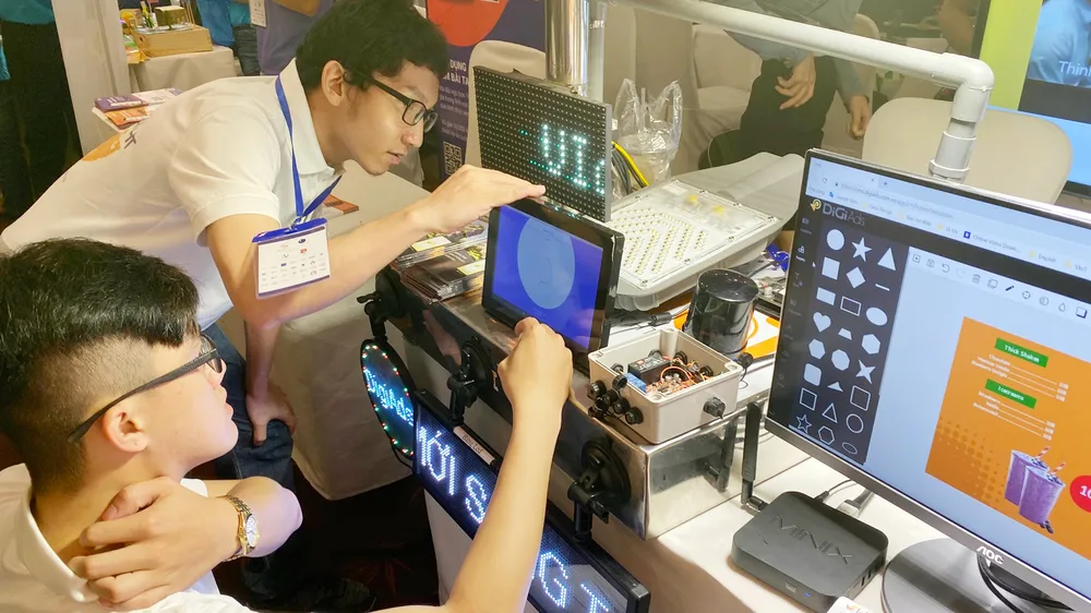 Giới thiệu Hệ thống giám sát thông minh tại WHISE 2019