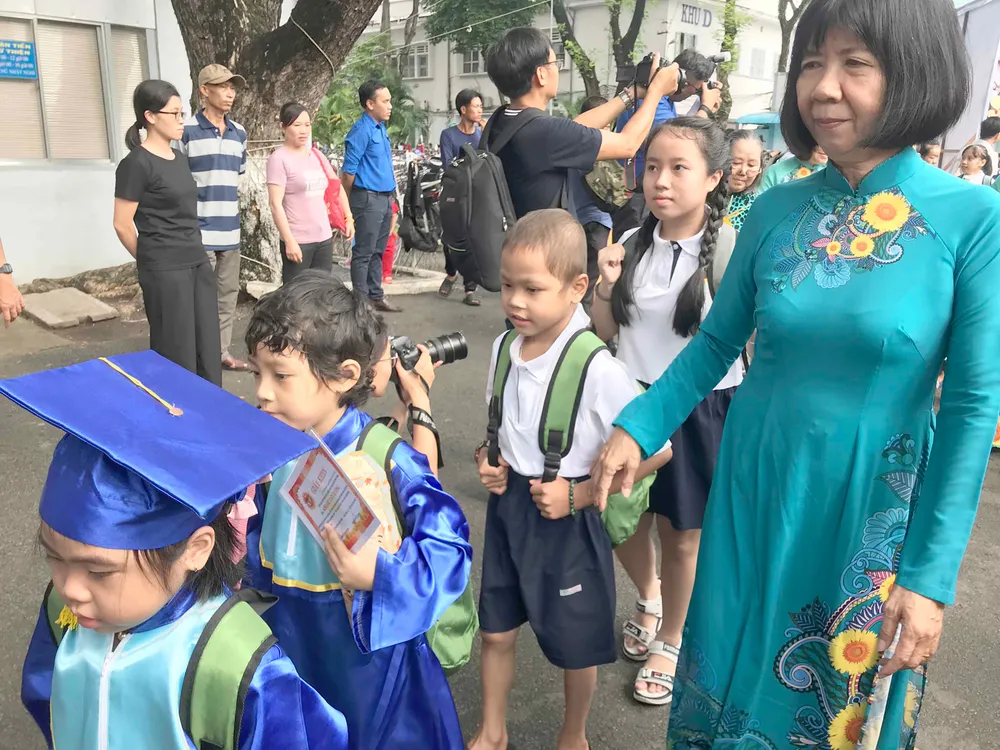 Cô giáo của những “chiến binh” ung thư ảnh 1