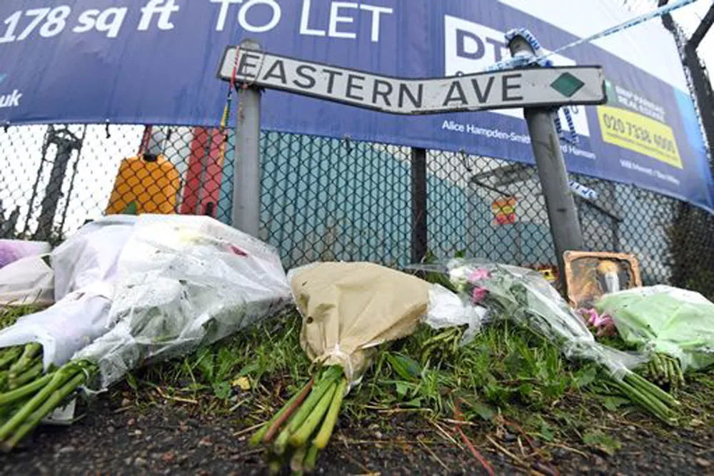 Thủ tướng chia buồn với các gia đình nạn nhân thiệt mạng tại Anh ảnh 1