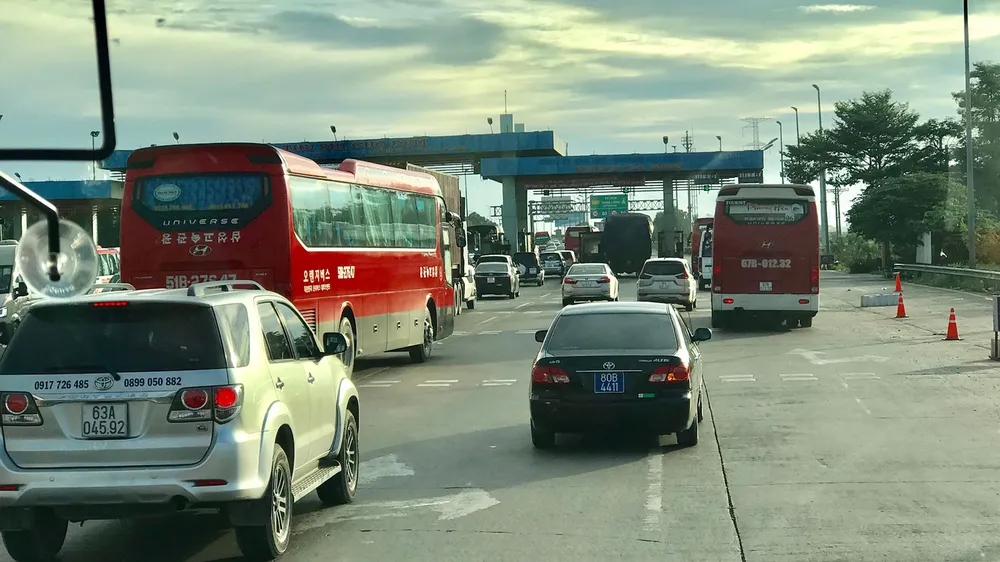 Các trạm thu phí hiện nay đều đã có làn thu phí không dừng nhưng chỉ có các trạm trên tuyến QL1  mới kết nối liên thông, các trạm trên cao tốc chưa kết nối