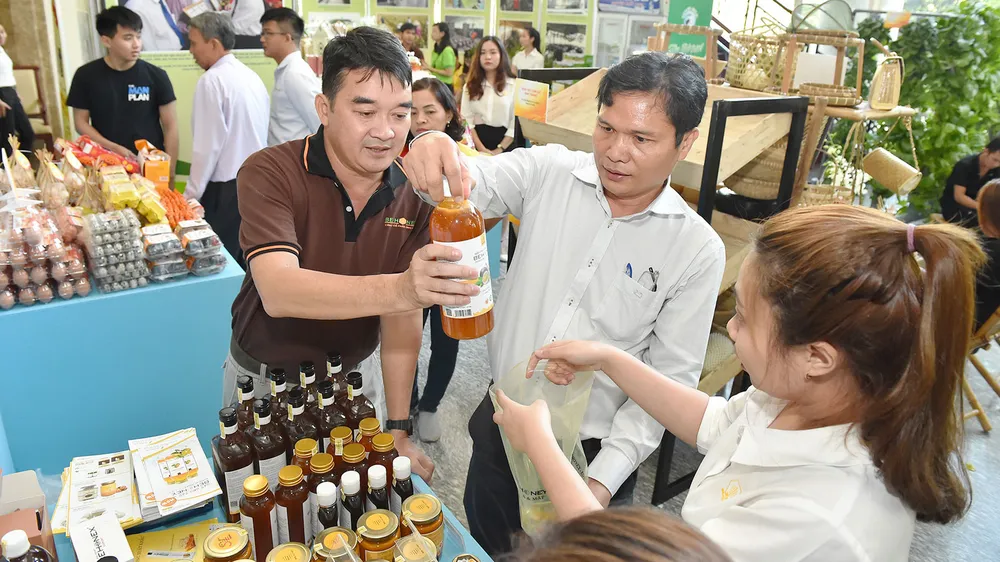 Nhiều sản phẩm tiêu biểu từ nông thôn mới ảnh 1