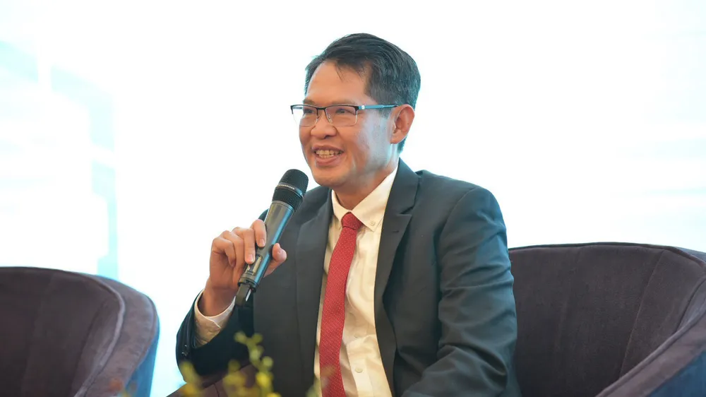 Đại diện lãnh đạo của VinBrain, Vinmec và Bệnh viện Phổi TƯ trao bản ghi nhớ hợp tác và triển khai ứng dụng  “AI Trợ lý bác sĩ trong chẩn đoán hình ảnh”