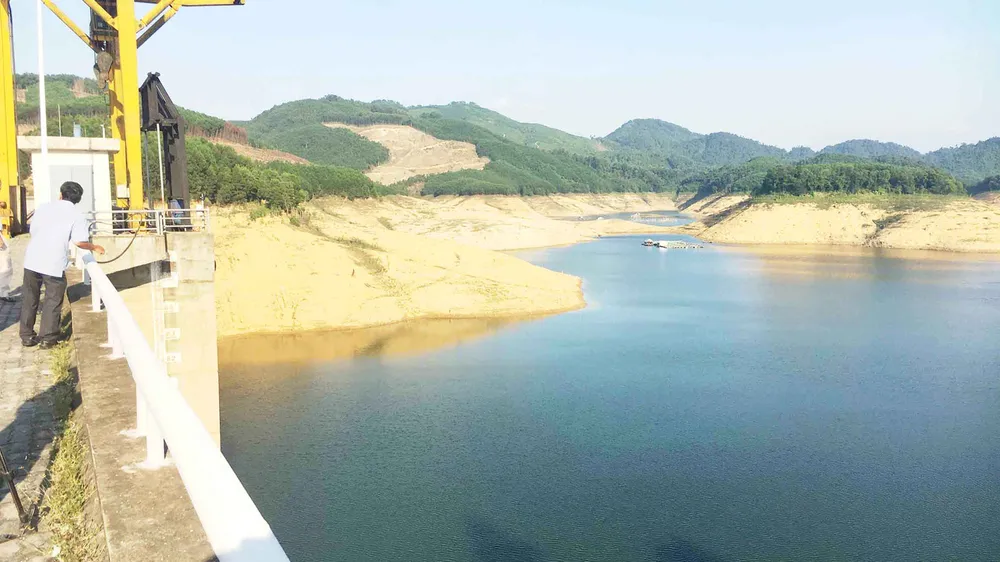 Vừa kết thúc mùa mưa lũ năm 2019 nhưng mực nước tại nhiều hồ đập ở Thừa Thiên - Huế  chỉ đạt 50% so với dung tích thiết kế