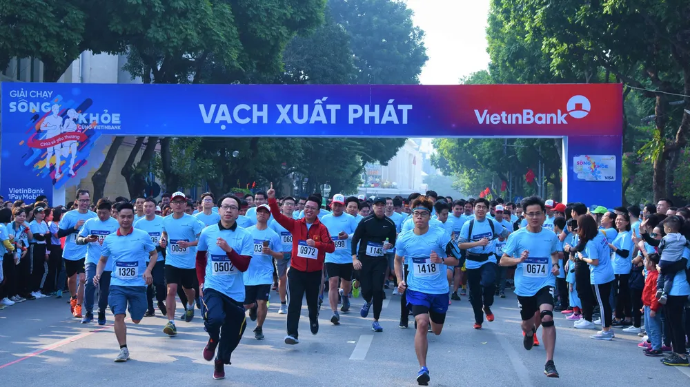 Các VĐV thi đấu hết mình cùng Giải chạy. Ảnh: TIẾN LÂM