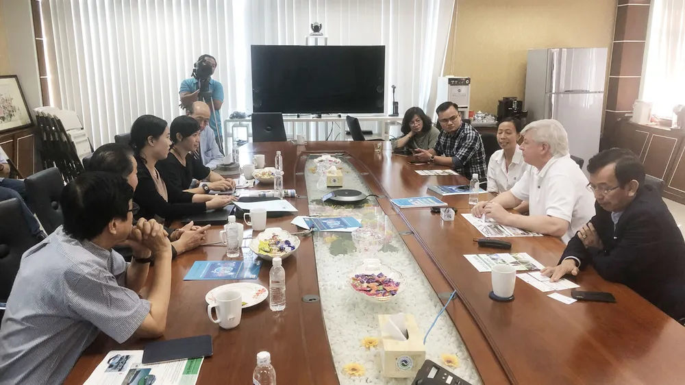 Doanh Nghiệp Nhật gặp gỡ VWS chào bán máy xử lý rác thải ảnh 2