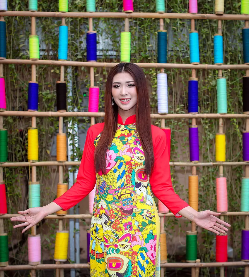 Hoa hậu Du lịch Tường Vy rạng ngời dạo phố ông đồ ảnh 3