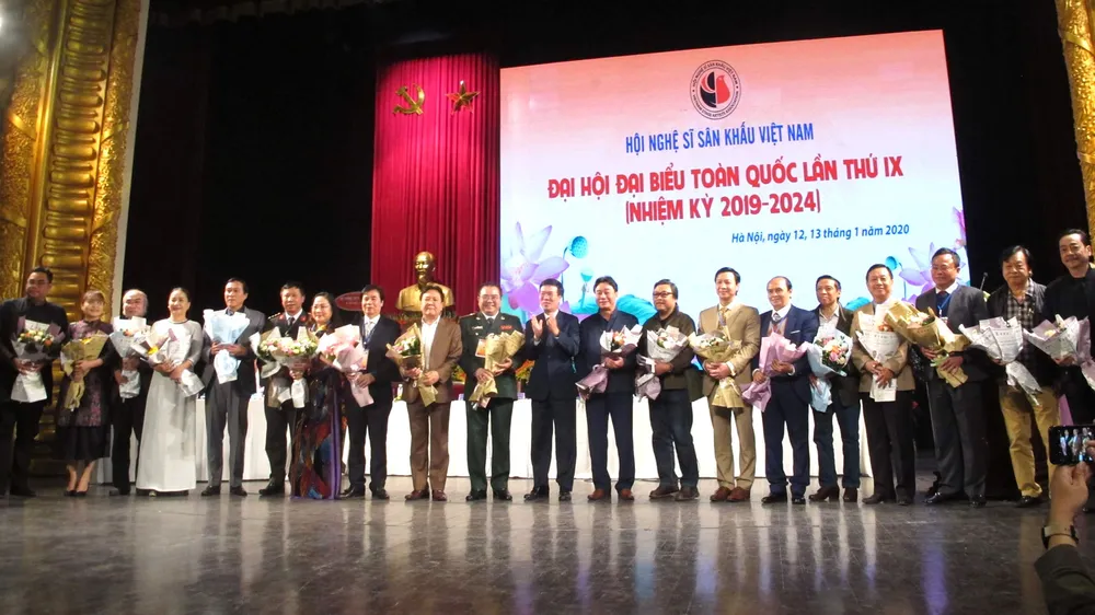 Kỳ vọng làn gió mới cho sân khấu ảnh 1