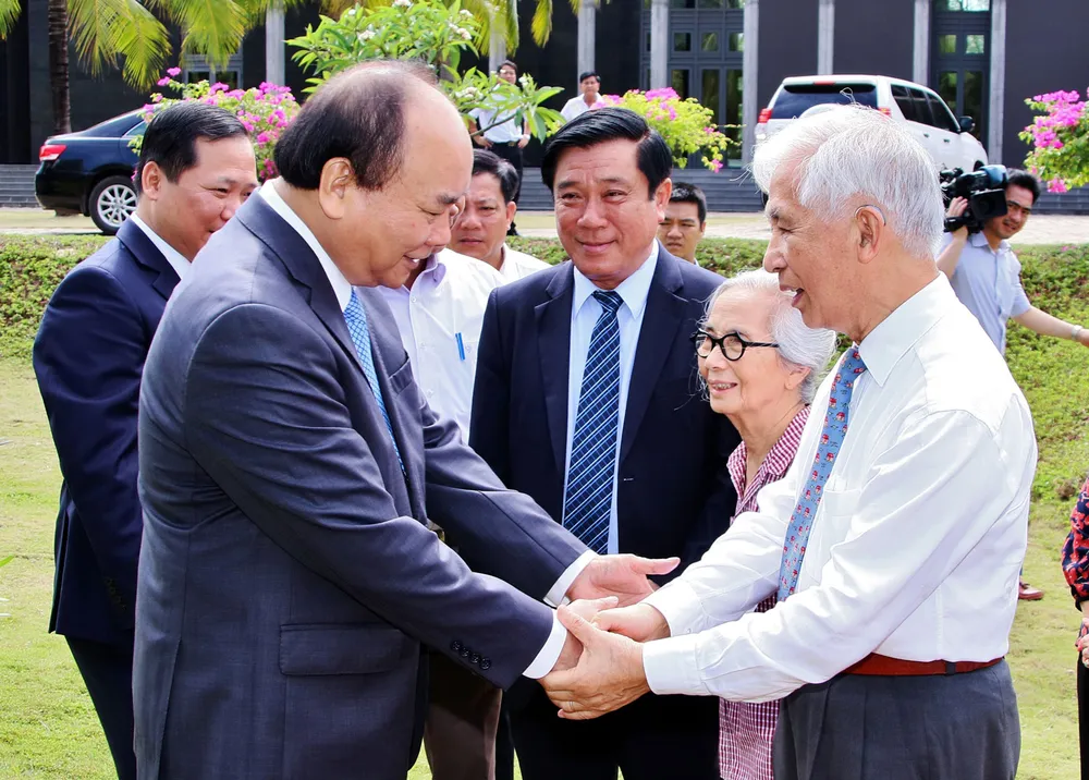 Trọn tình với quê hương ảnh 1