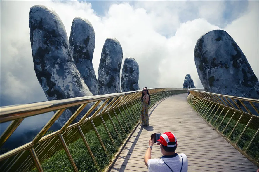 Du khách hào hứng trong ngày đầu Bà Nà Hills đón khách trở lại ảnh 3