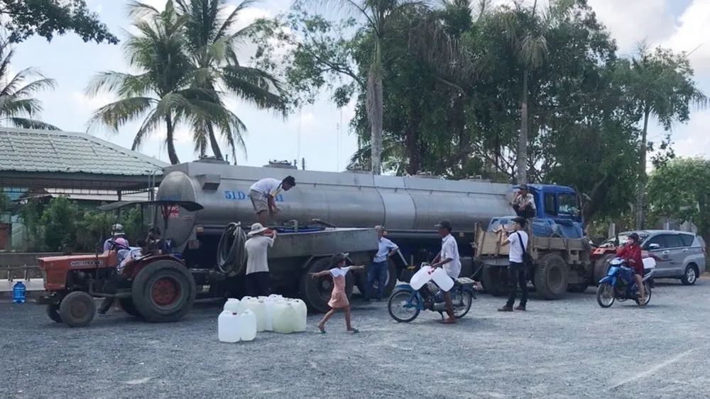 Tặng nước ngọt cho người dân Bến Tre ảnh 4