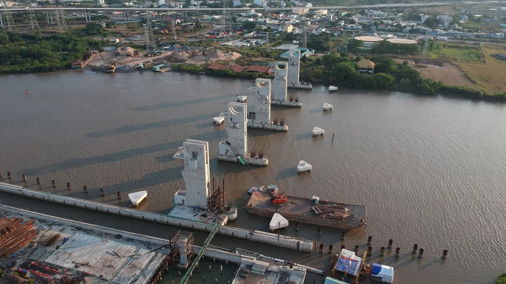 Công trình chống ngập Mương Chuối (TPHCM) có tính đến yếu tố biến đổi khí hậu đang được thi công. Ảnh: CAO THĂNG