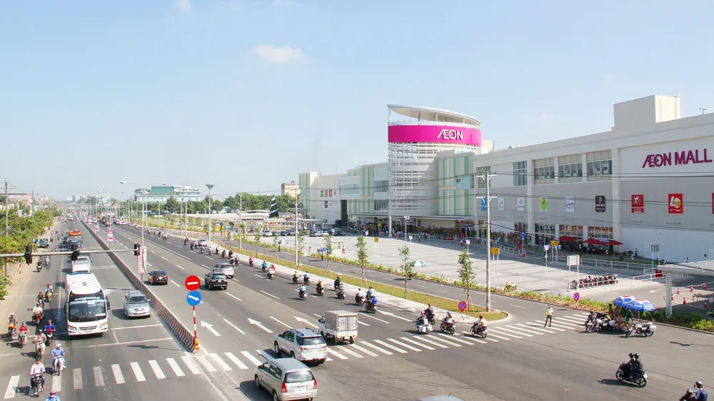 Đại lộ Bình Dương khang trang, tập trung nhiều siêu thị, cửa hàng hiện đại