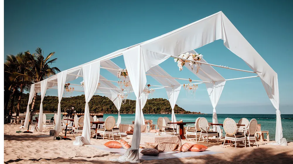 Cưới ở Nam Phú Quốc- bạn chọn không gian cổ tích lãng mạn hay sang trọng hiện đại? ảnh 9