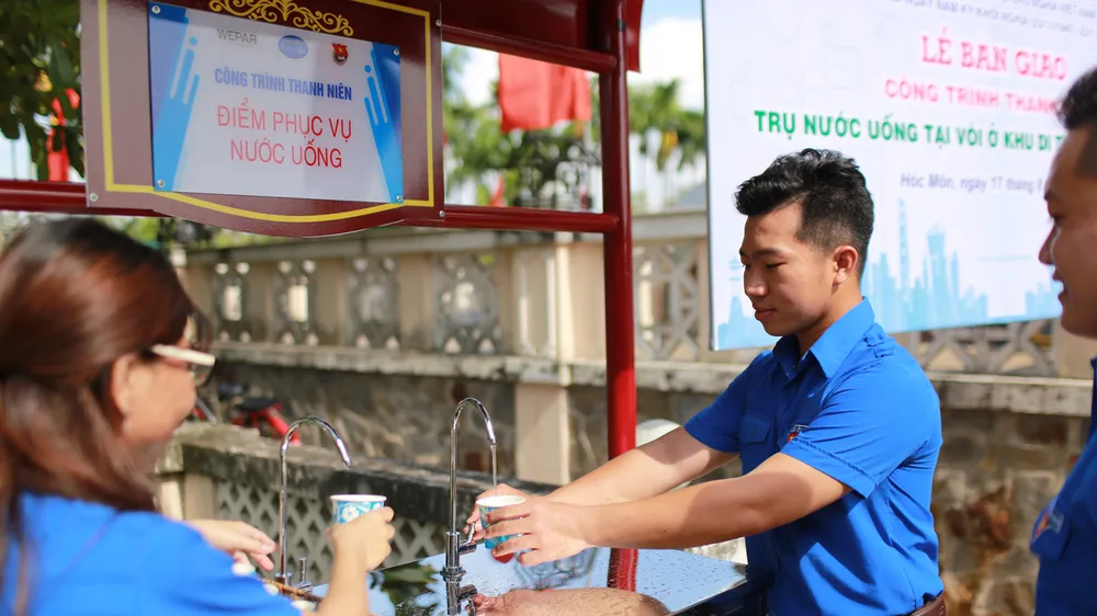 Trao 4 trụ nước uống tại vòi tặng Khu di tích lịch sử Ngã ba Giồng