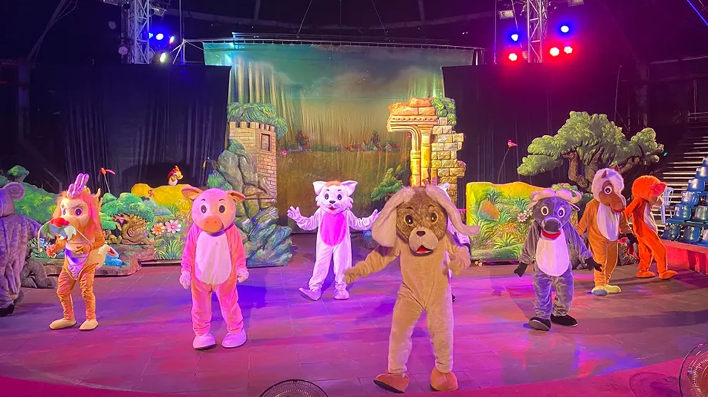 Tặng trẻ em nghèo vé xem miễn phí kịch rối "Công chúa tóc mây" ảnh 1