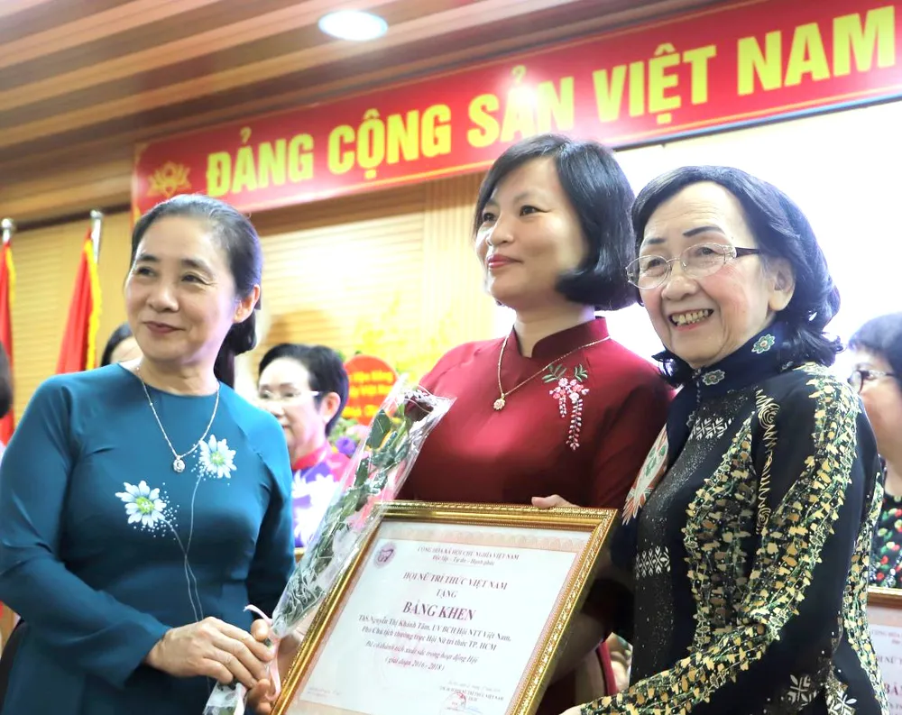 Luôn thấy mình có trách nhiệm với đời ảnh 1