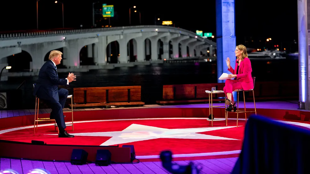 Hai ứng viên tổng thống Mỹ tiếp tục công kích nhau trên sóng truyền hình ảnh 1