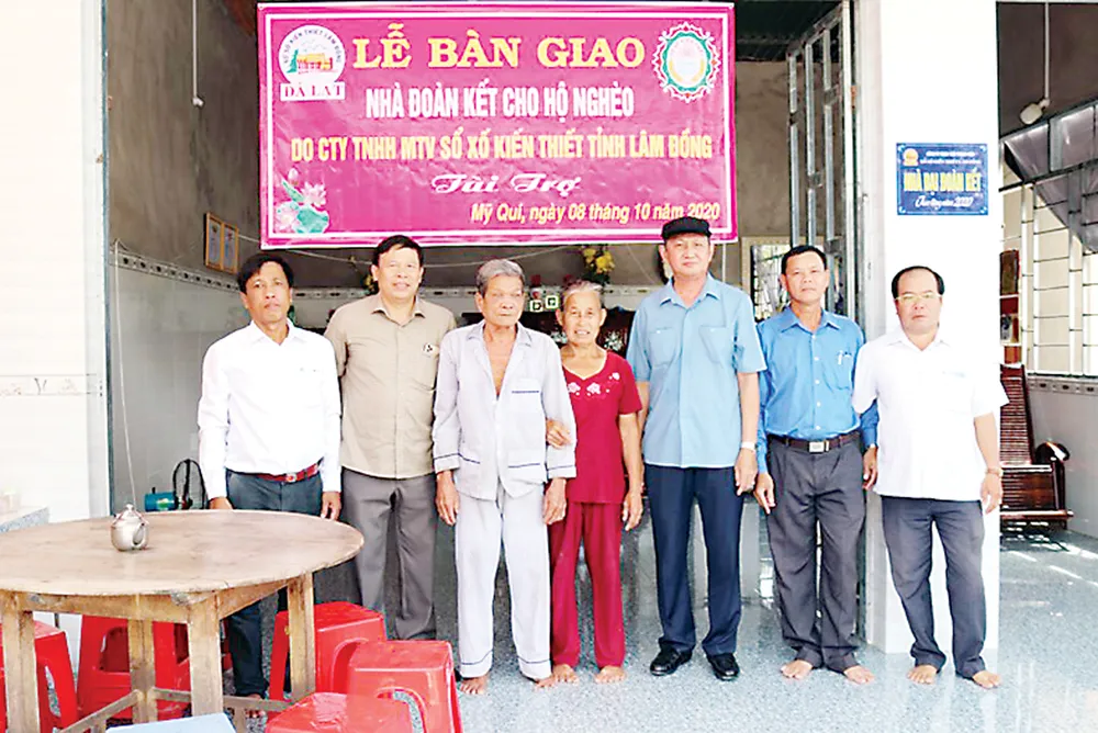 Công ty TNHH MTV Xổ số kiến thiết Đồng Tháp dự lễ bàn giao nhà đại đoàn kết do Công ty TNHH MTV Xổ số kiến thiết Lâm Đồng tài trợ ảnh 2