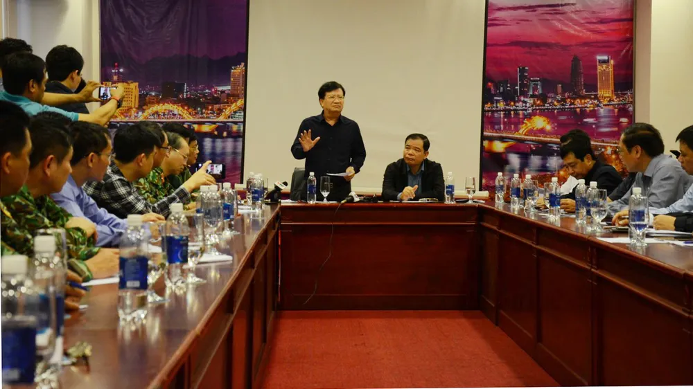 Bão số 9 càn quét các tỉnh miền Trung, hàng trăm nhà dân tốc mái ảnh 7