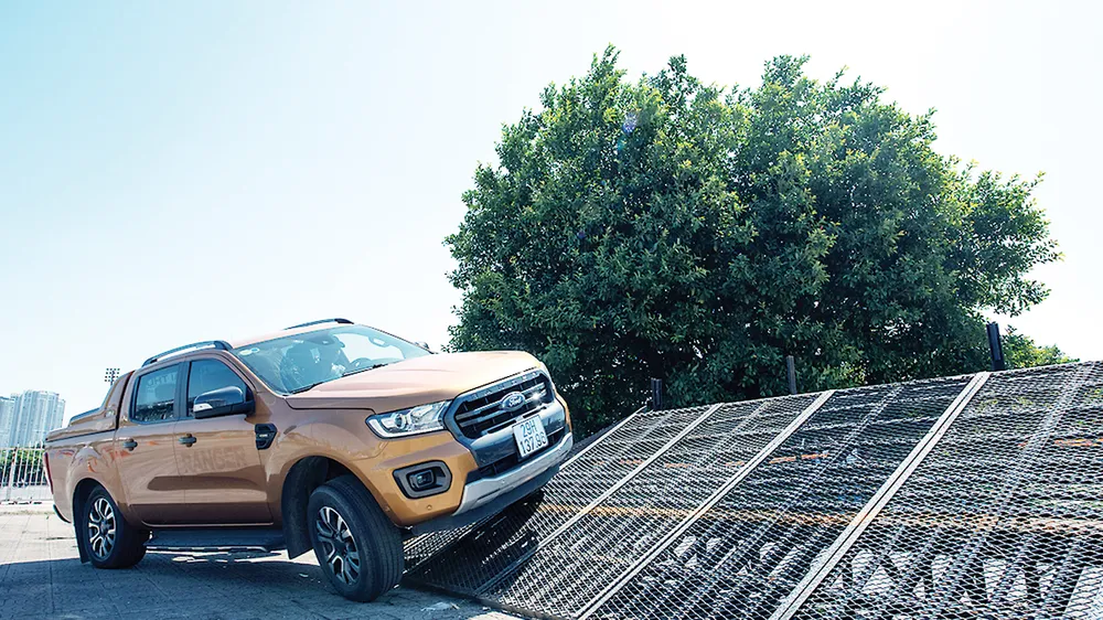 Sự kiện lái thử Ford SUV Drive 2020: Khởi động trải nghiệm Off-road khác biệt trên địa hình mô phỏng  ảnh 3