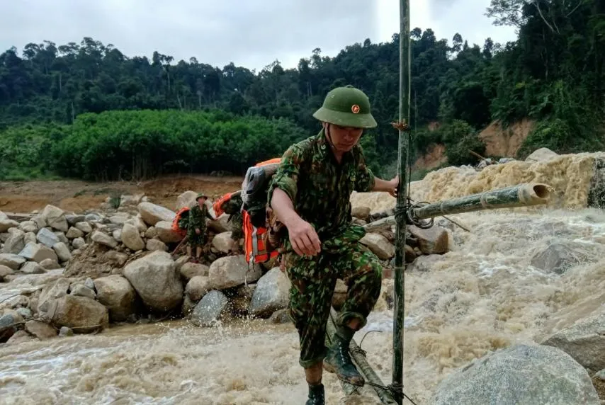 Tìm thấy thêm 2 thi thể nạn nhân trong vụ sạt lở đất tại Phước Sơn, Quảng Nam ảnh 4
