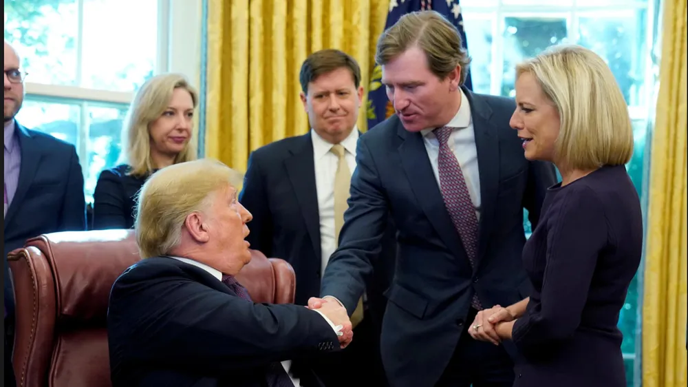 Tổng thống Mỹ sa thải Giám đốc Cơ quan An ninh mạng  ảnh 1