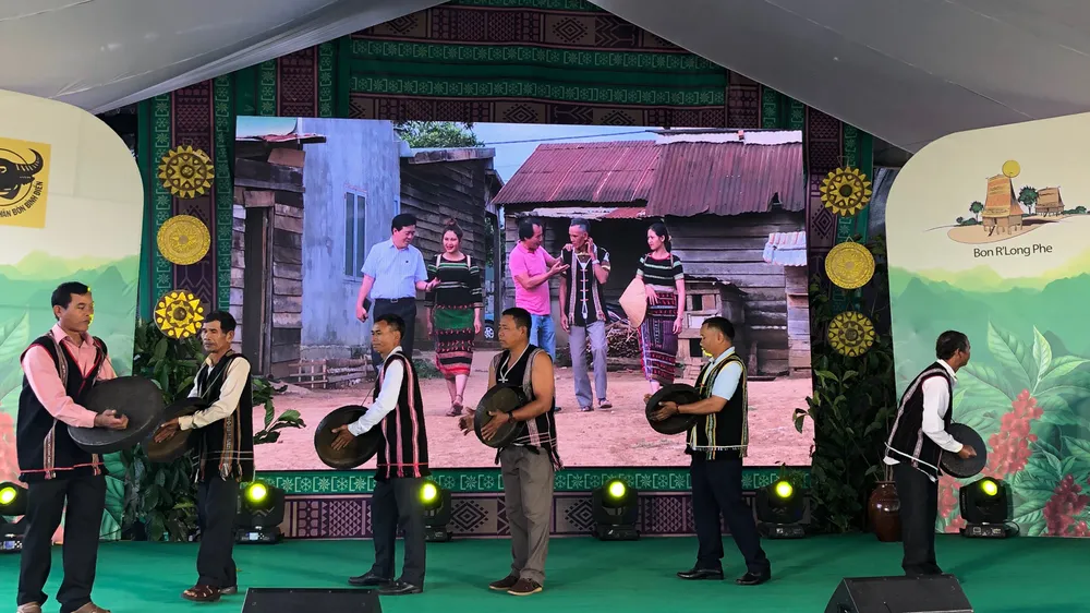 Bình Điền kết nghĩa với bon R’long Phe (Đắk Nông): 5 năm sâu nặng nghĩa tình ảnh 4