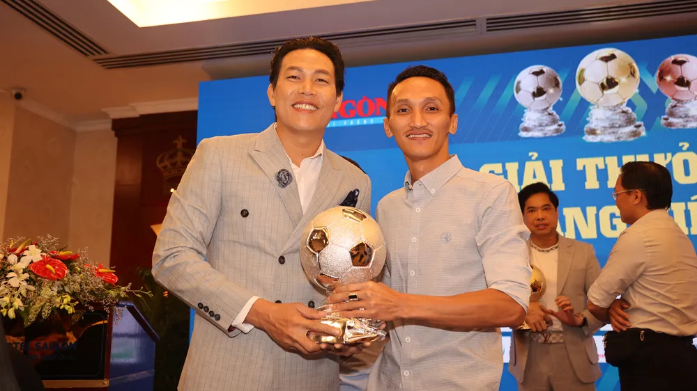 Nghệ sĩ và tình yêu với Quả bóng vàng Việt Nam ảnh 6