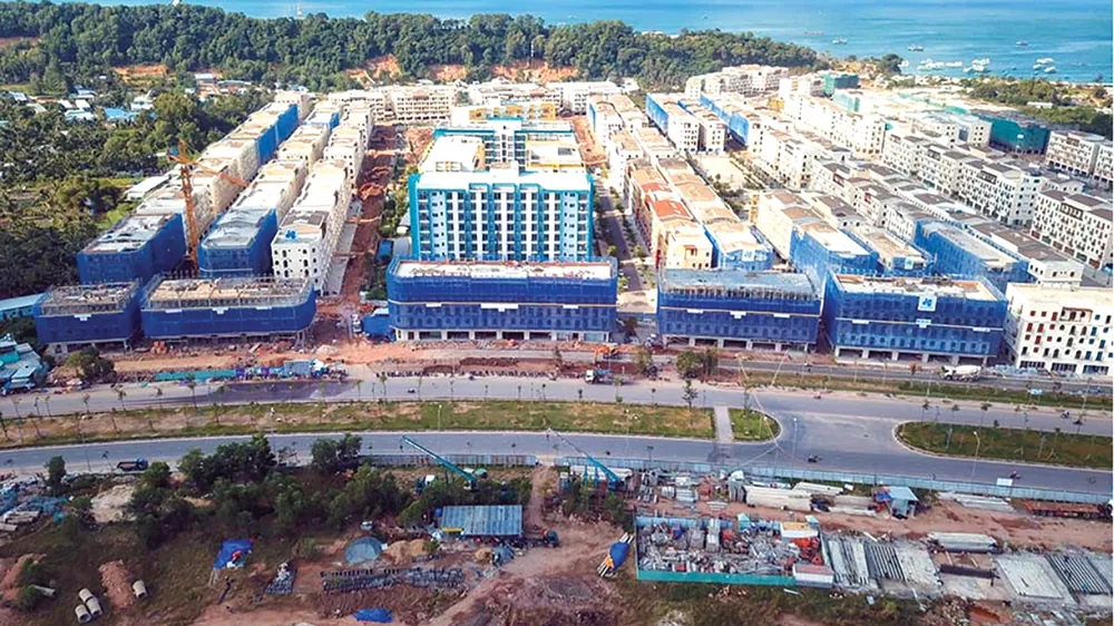 Hòa Bình cất nóc Dự án Phố thương mại - Gateway ảnh 1