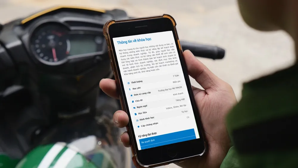 Người dân truy cập vào địa chỉ www.vmoocs.vn  để đăng ký và tìm kiếm nội dung cần học