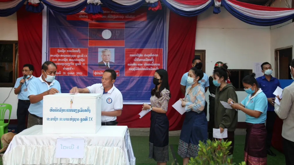 Người dân thủ đô Vientiane bỏ phiếu bầu đại biểu Quốc hội Lào khóa IX và đại biểu Hội đồng nhân dân thành phố khóa II