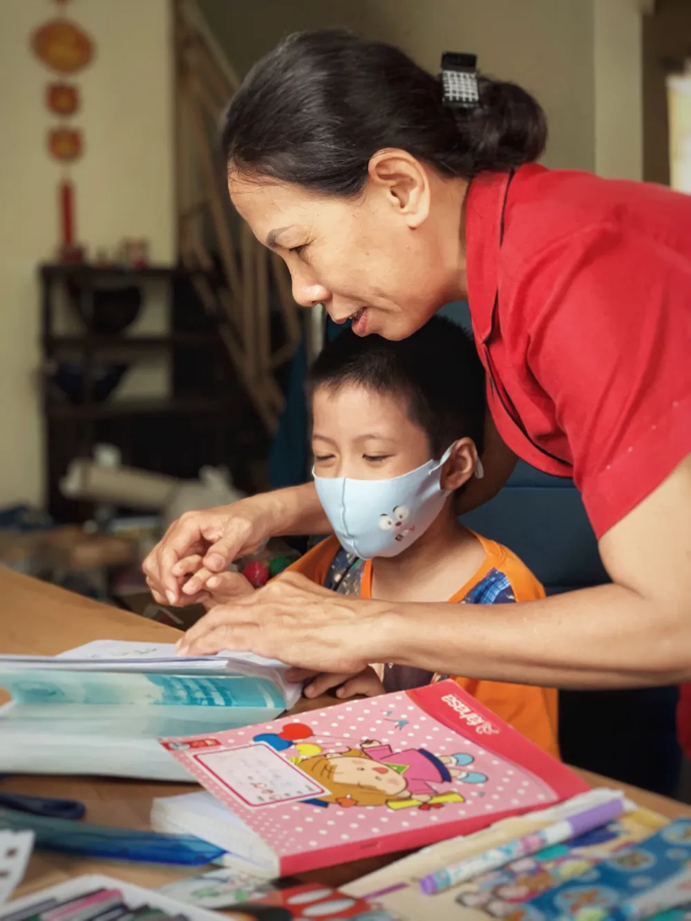 Người nhóm lửa yêu thương ảnh 1