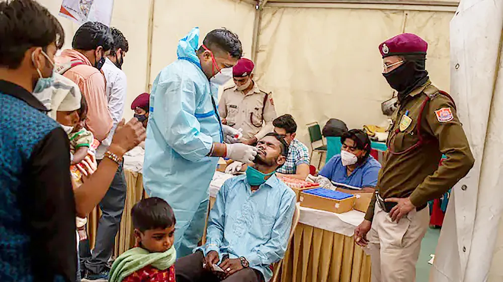 Lấy mẫu xét nghiệm SARS-CoV-2 ở Ấn Độ