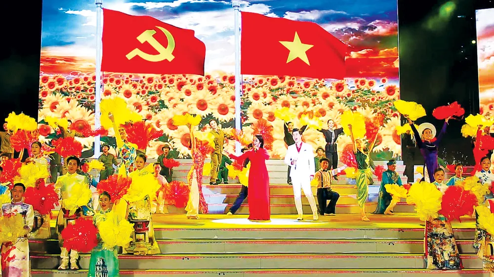 Bài hát khai mạc chương trình - Việt Nam tiếng hát trái tim ta. Ảnh: DŨNG PHƯƠNG