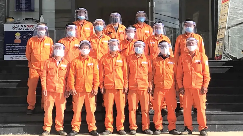 Tổng Công ty Điện lực miền Nam (EVNSPC): Khuyến khích khách hàng sử dụng dịch vụ trực tuyến trong thời gian giãn cách xã hội ảnh 1