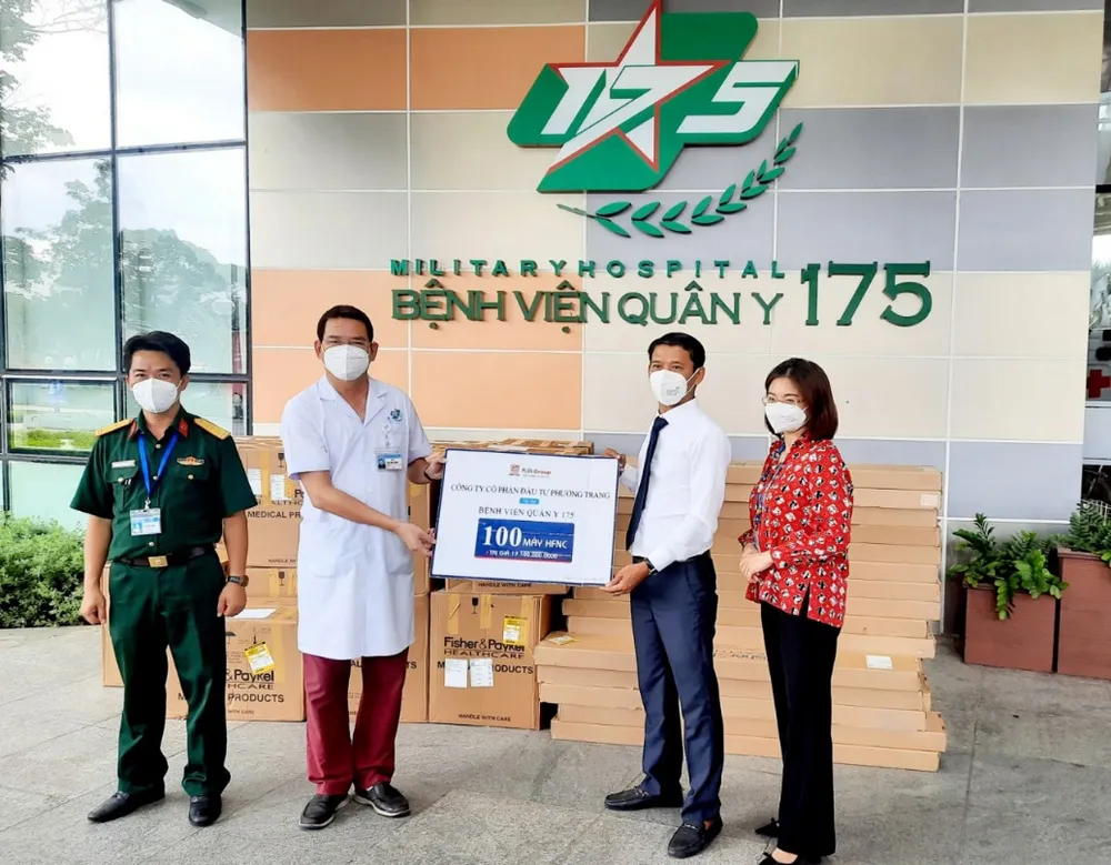  Phương Trang hoán cải 220 xe khách 16 chỗ thành xe cứu thương ảnh 1