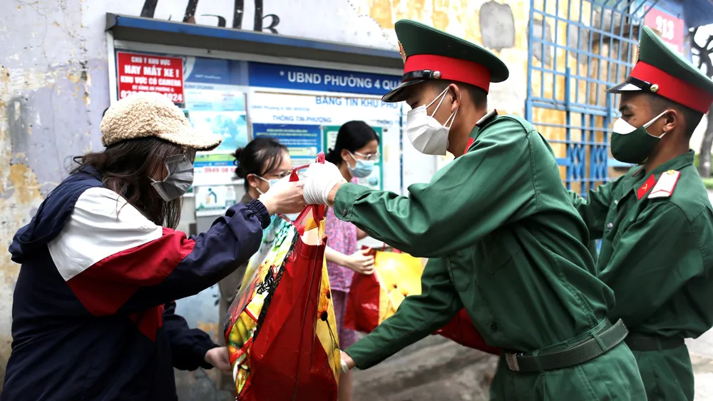 Ấm lòng với món quà trao tận nhà ảnh 1